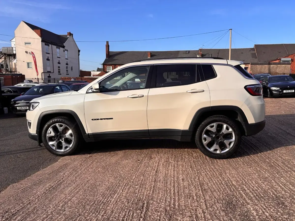 Used Jeep Compass Limited 120 HP (88 kW) 2019 White SUV