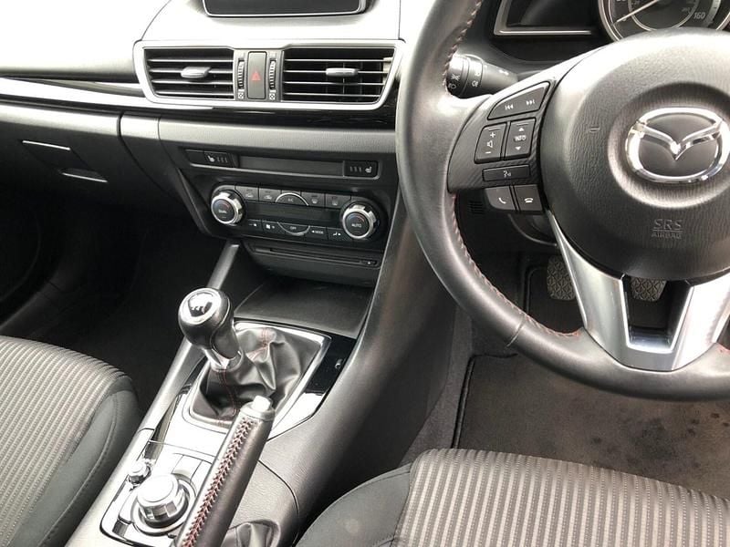 Begagnad Mazda 3 165 HK (121 kW) 2015 Vit Halvkombi