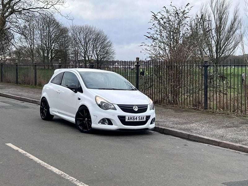 Used Vauxhall Corsa 205 HP (150 kW) 2015 White Hatchback