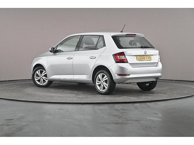 Used Skoda Fabia 70 HP (51 kW) 2018 Brilliant silver metallic Hatchback