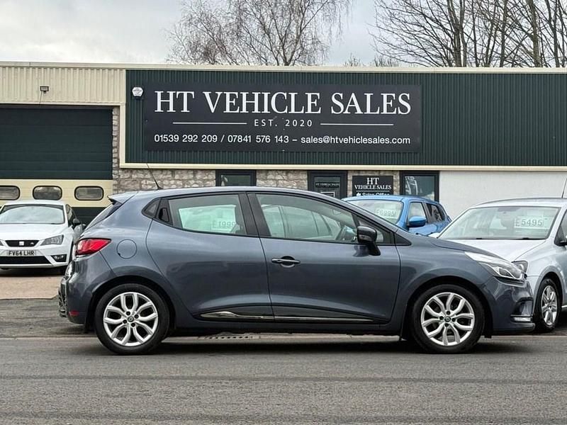 Used Renault Clio IV Dynamique 75 HP (55 kW) 2017 Grey Hatchback