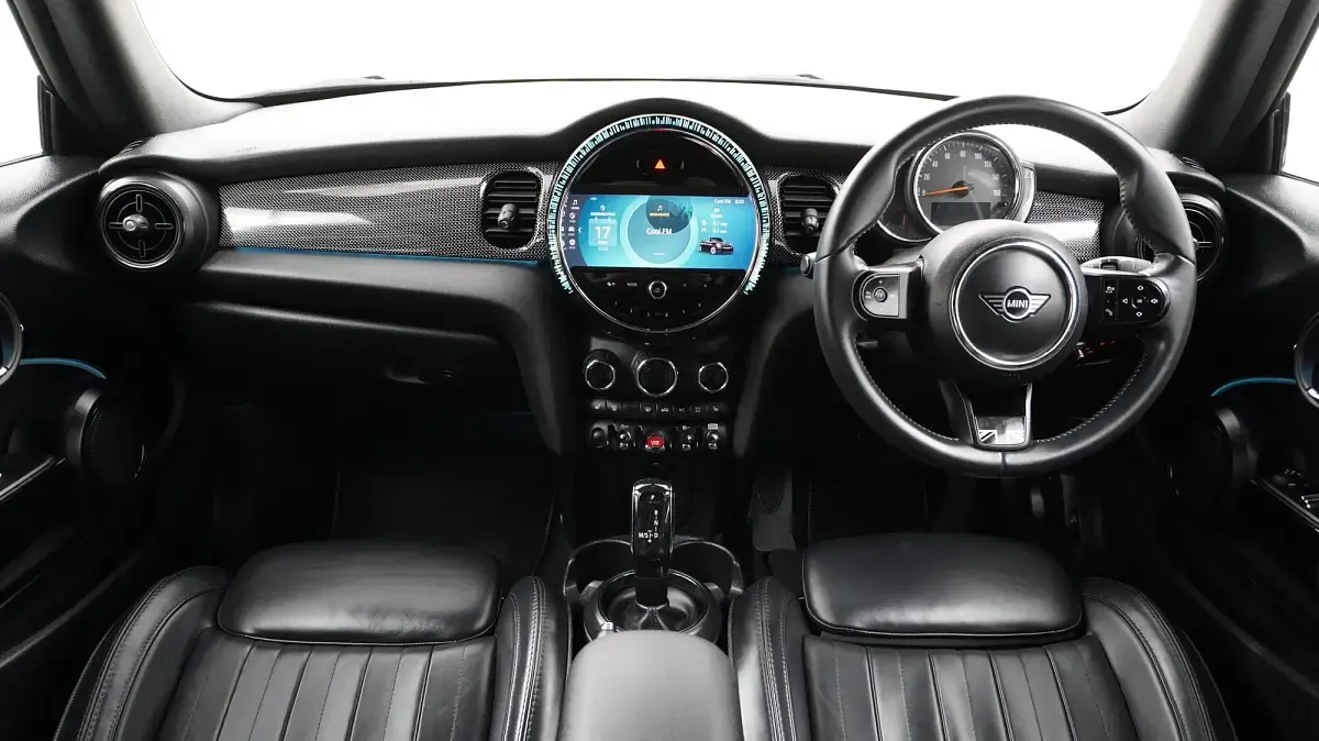 Used Mini Cooper Exclusive 154 HP (113 kW) 2023 Yellow Hatchback