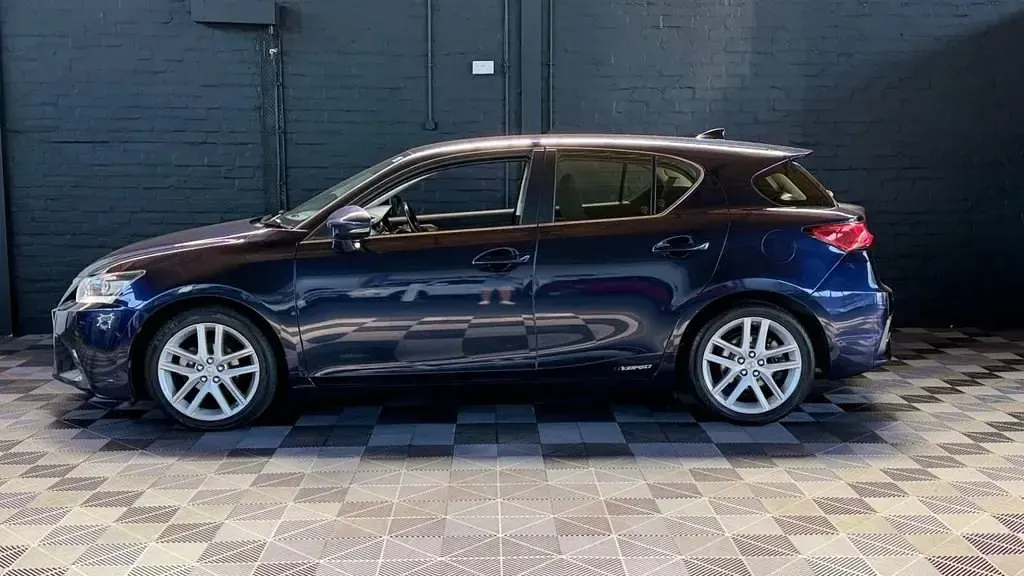 Used Lexus CT200h 136 HP (100 kW) 2018 Blue Hatchback