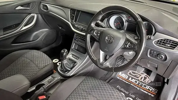 Used Vauxhall Astra Business Edition 130 HP (95 kW) 2021 Red Estate