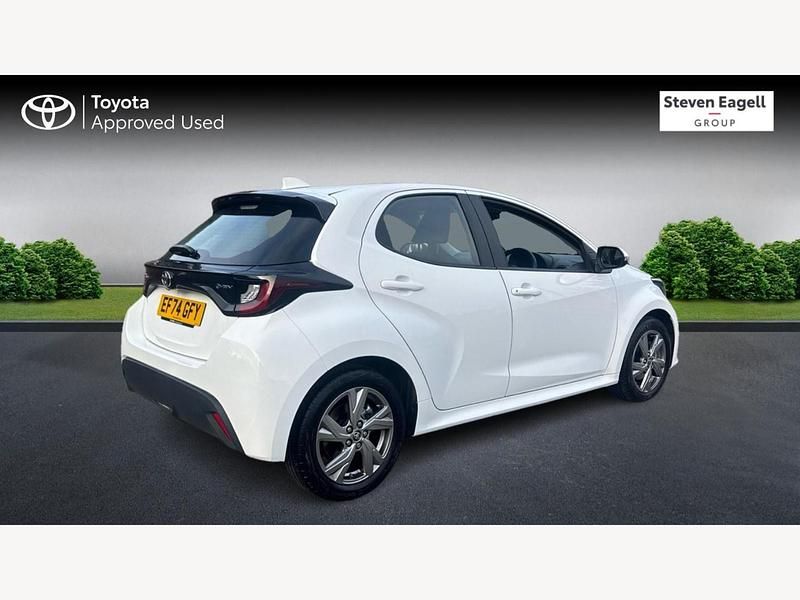 Used Toyota Yaris Hybrid 2024 White Hatchback