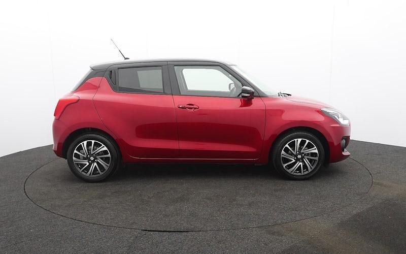 Używany Suzuki Swift SZ5 83 KM (61 kW) 2023 Czerwony Hatchback