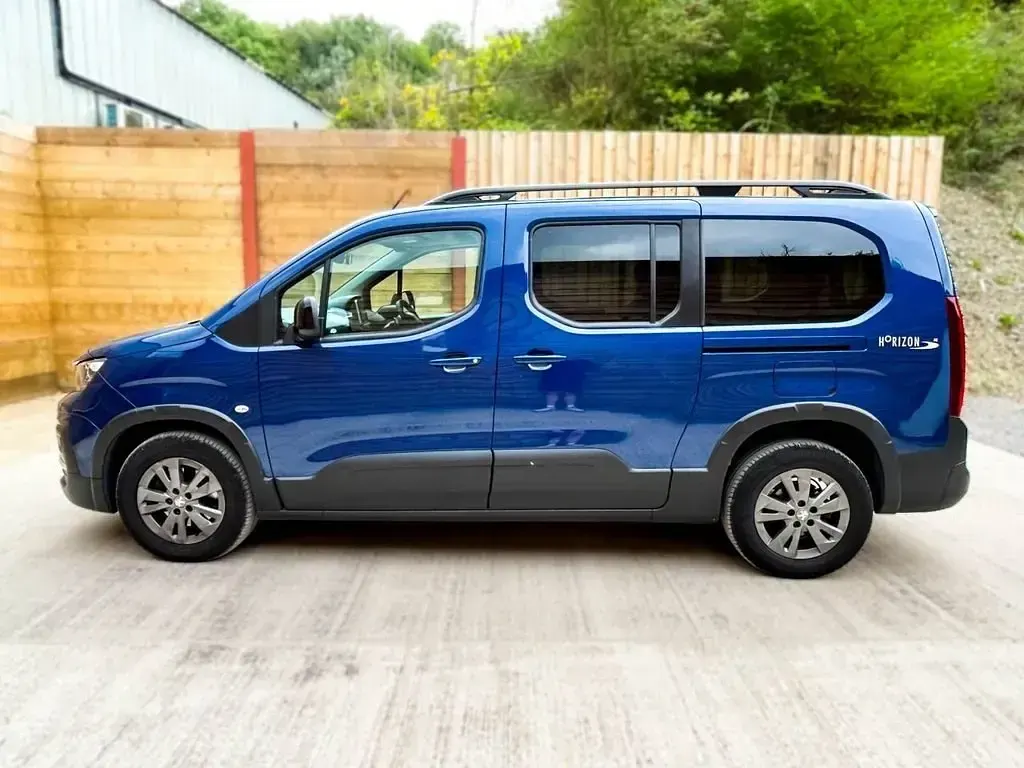 Second-hand Peugeot Rifter Access 131 CP (96 kW) 2023 Albastru Monovolum