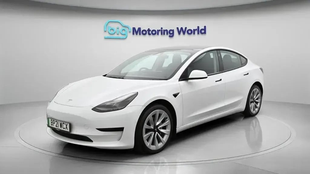 Used Tesla Model 3 Standard Range Plus 177 kW (241 HP) 2021 Sedan