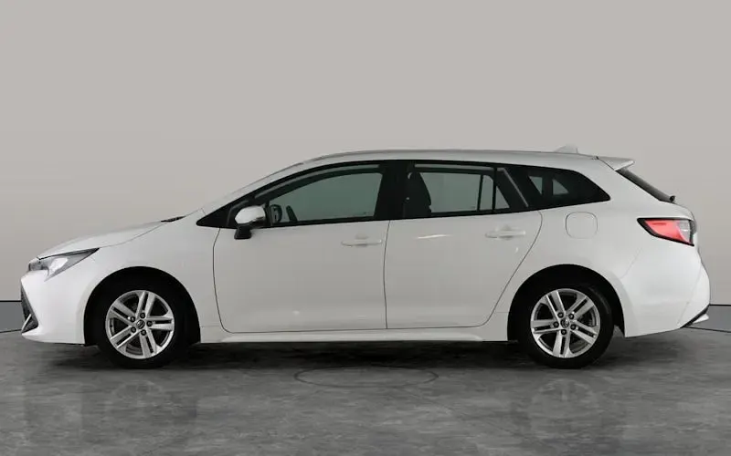 Used Toyota Corolla 140 HP (102 kW) 2022 White Estate