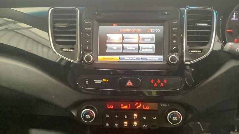 Used Kia Carens 139 HP (102 kW) 2016 Bright silver MPV