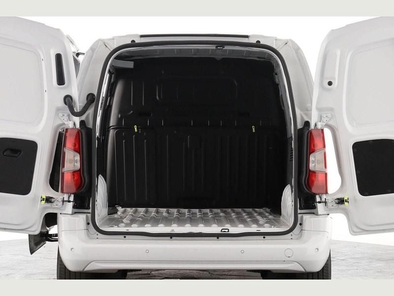 Begagnad Vauxhall Combo 100 kW (136 HK) 2024 Vit Minibuss