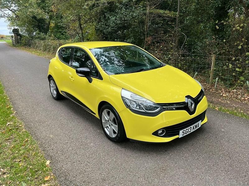 Used Renault Clio IV Dynamique 75 HP (55 kW) 2013 Yellow Hatchback