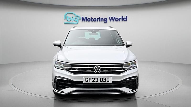 Usado VW Tiguan R-line 150 CV (110 kW) 2023 Plateado SUV