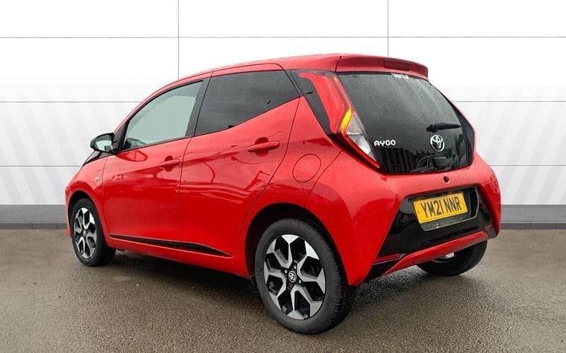 Used Toyota Aygo Trend 72 HP (52 kW) 2021 Red Hatchback