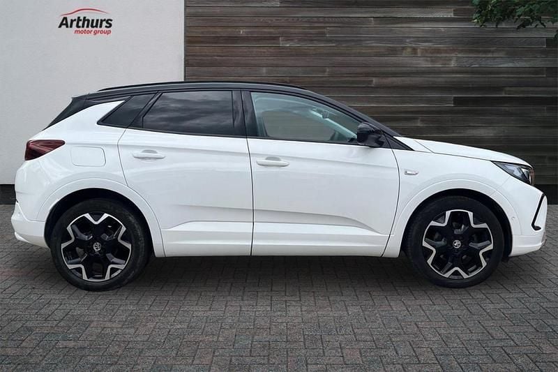 White Used 2024 Vauxhall Grandland X Ultimate SUV | £19,997 (Fair price) - Image 1/4