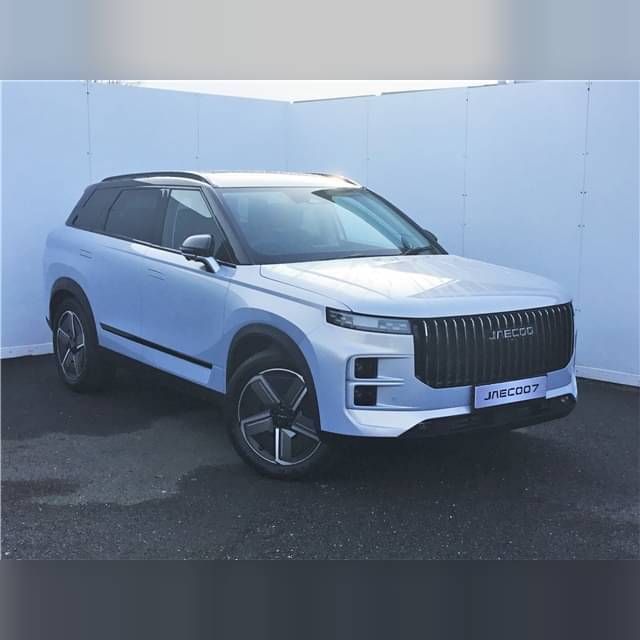 Two tone pearl pearl silver New 2025 Jaecoo 7 SUV | £26,900 (Fair price) - Image 1/4