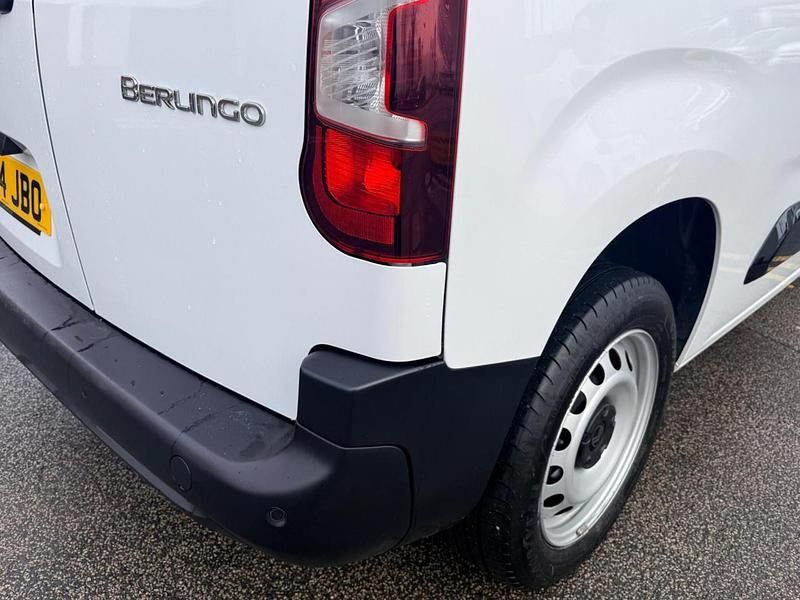 Used Citroën Berlingo 101 HP (74 kW) 2024 White MPV