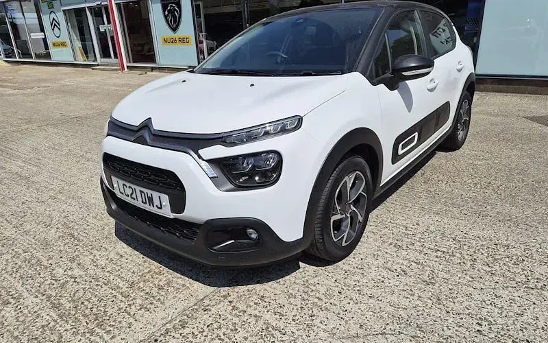 Used Citroën C3 PureTech 83 HP (61 kW) 2021 White Hatchback