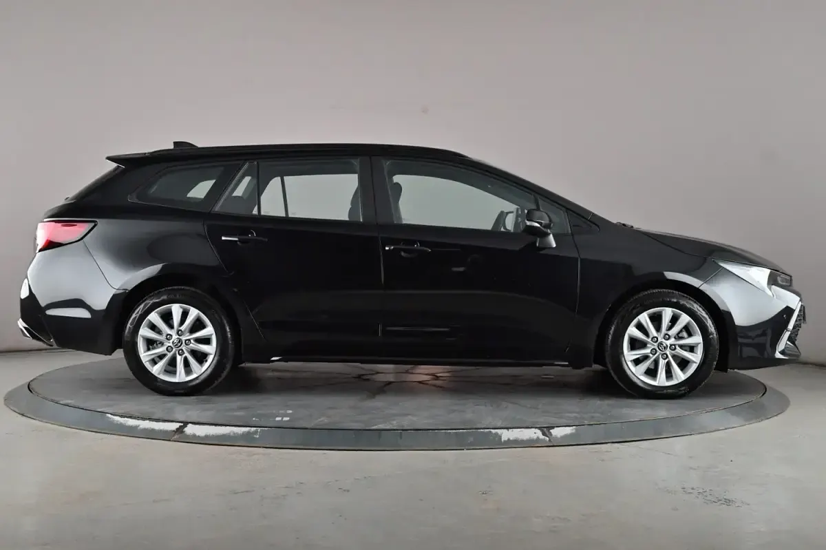 Used Toyota Corolla 140 HP (102 kW) 2024 Black Estate
