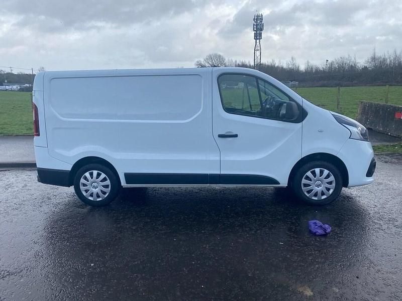 Used Renault Trafic Business 120 HP (88 kW) 2018 White MPV
