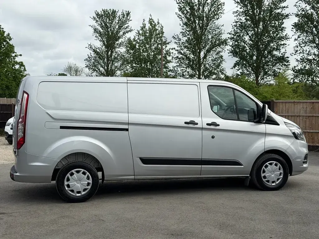 Begagnad Ford Transit Custom Trend 130 HK (95 kW) 2022 Silver Van
