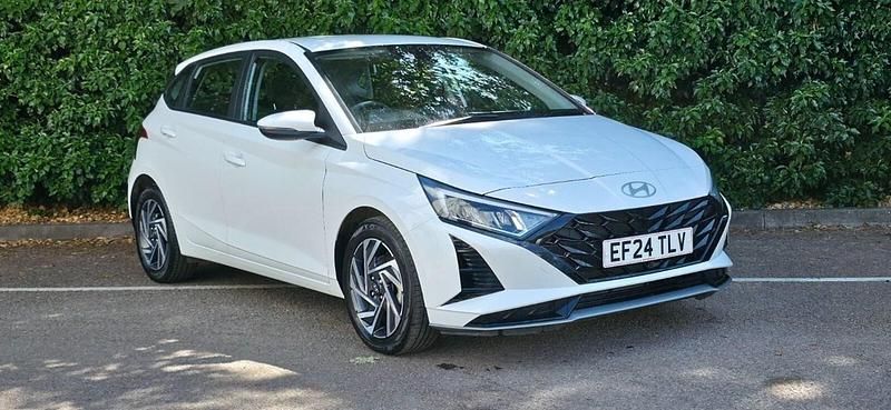 Atlas white Used 2024 Hyundai i20 Advanced Hatchback | £16,495 (Fair price) - Image 1/4