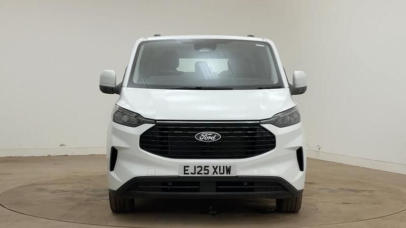 Used Ford Tourneo Zetec 136 HP (100 kW) 2025 White MPV