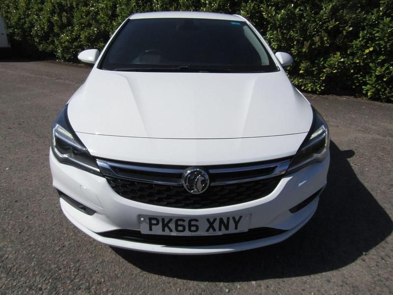 Second-hand Vauxhall Astra Elite 2016 Alb Hatchback