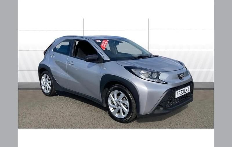 Used Toyota Aygo X PURE 72 HP (52 kW) 2023 Silver SUV