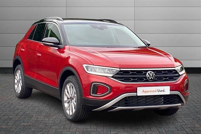 Kings red with black roof New 2025 VW T-Roc Match SUV | £25,995 (Good price) - Image 1/4