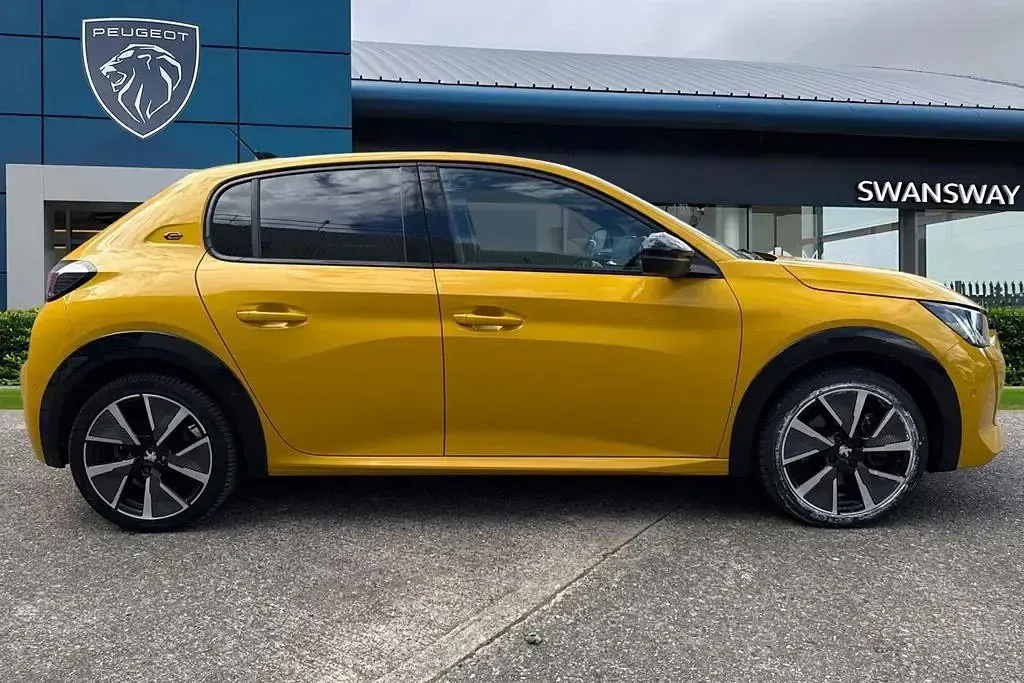 Used Peugeot e-208 GT 100 kW (136 HP) 2022 Yellow Hatchback
