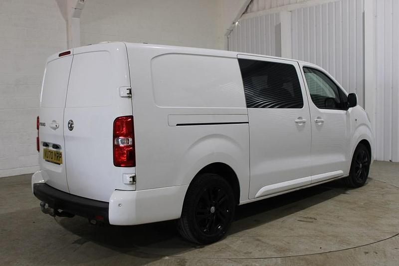 Used Vauxhall Vivaro Elite 150 HP (110 kW) 2020 White MPV