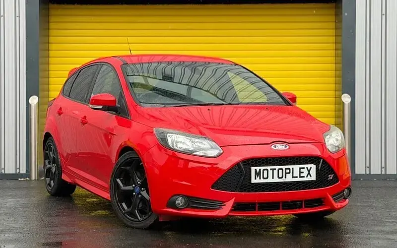 Used Ford Focus ST 250 HP (183 kW) 2014 Red Hatchback