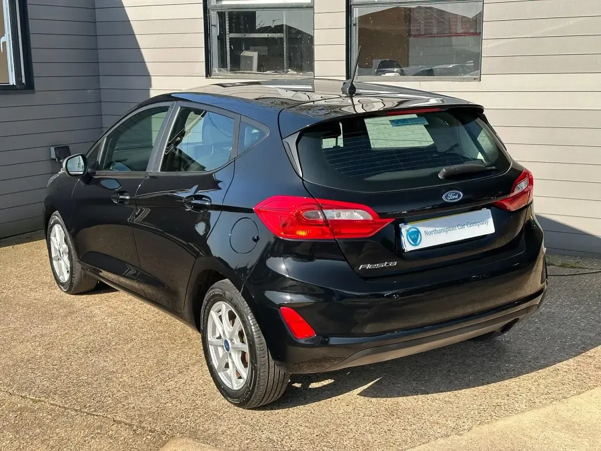 Used Ford Fiesta Zetec 85 HP (62 kW) 2019 Black Hatchback