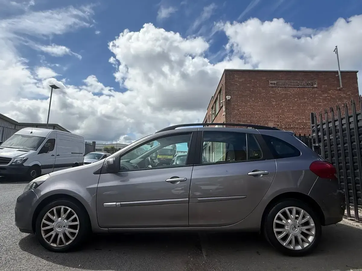 Used Renault Clio Dynamique 2009 Grey Estate