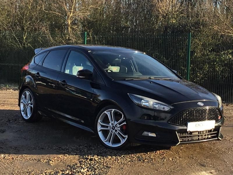Used Ford Focus ST 185 HP (136 kW) 2015 Black Hatchback