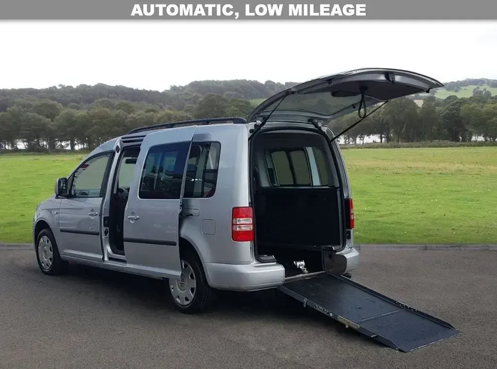Used VW Caddy Maxi Life 102 HP (75 kW) 2015 Silver MPV