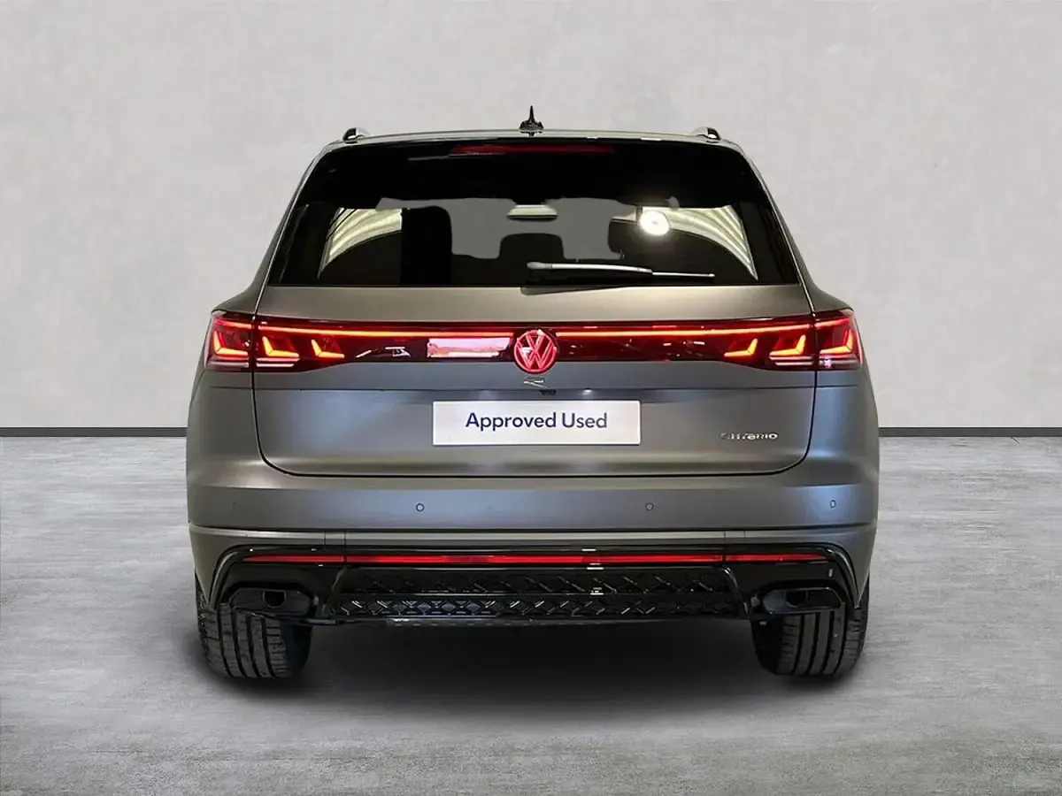 Używany VW Touareg R 456 KM (335 kW) 2026 Szary SUV