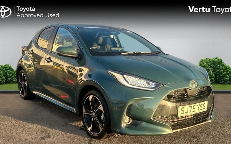 New Toyota Yaris Hybrid 131 HP (96 kW) 2025 Green Hatchback