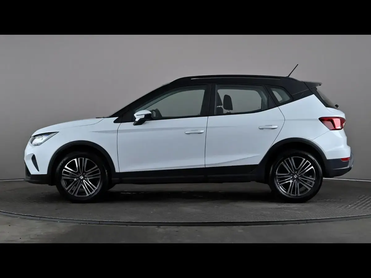 Used Seat Arona SE 2023 White SUV