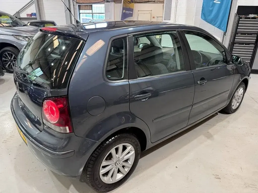 Begagnad VW Polo S 75 HK (55 kW) 2007 Grå Halvkombi