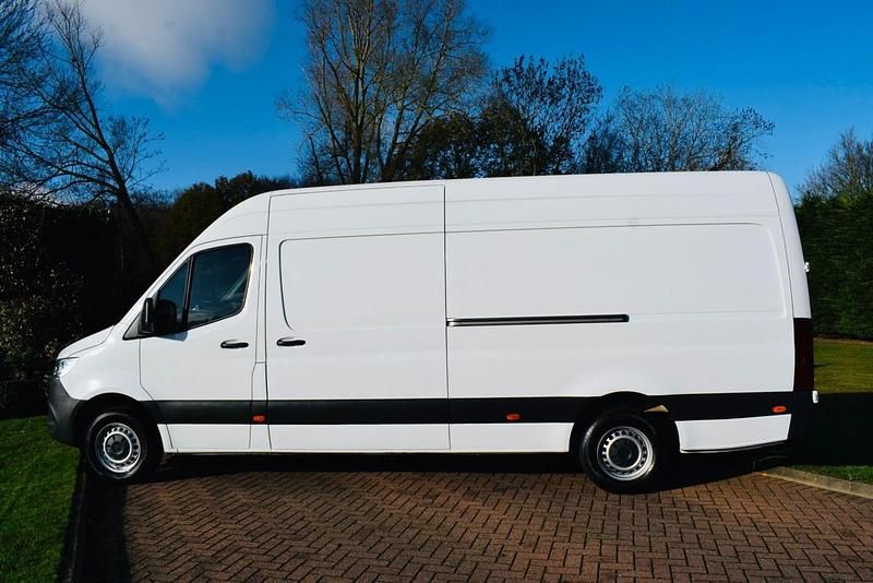 Used Mercedes Sprinter Progressive 148 HP (108 kW) 2022 White Van