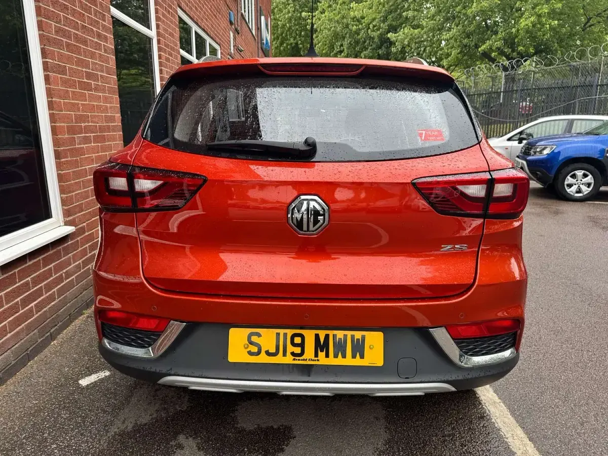 Used MG ZS Excite 111 HP (81 kW) 2019 Orange SUV