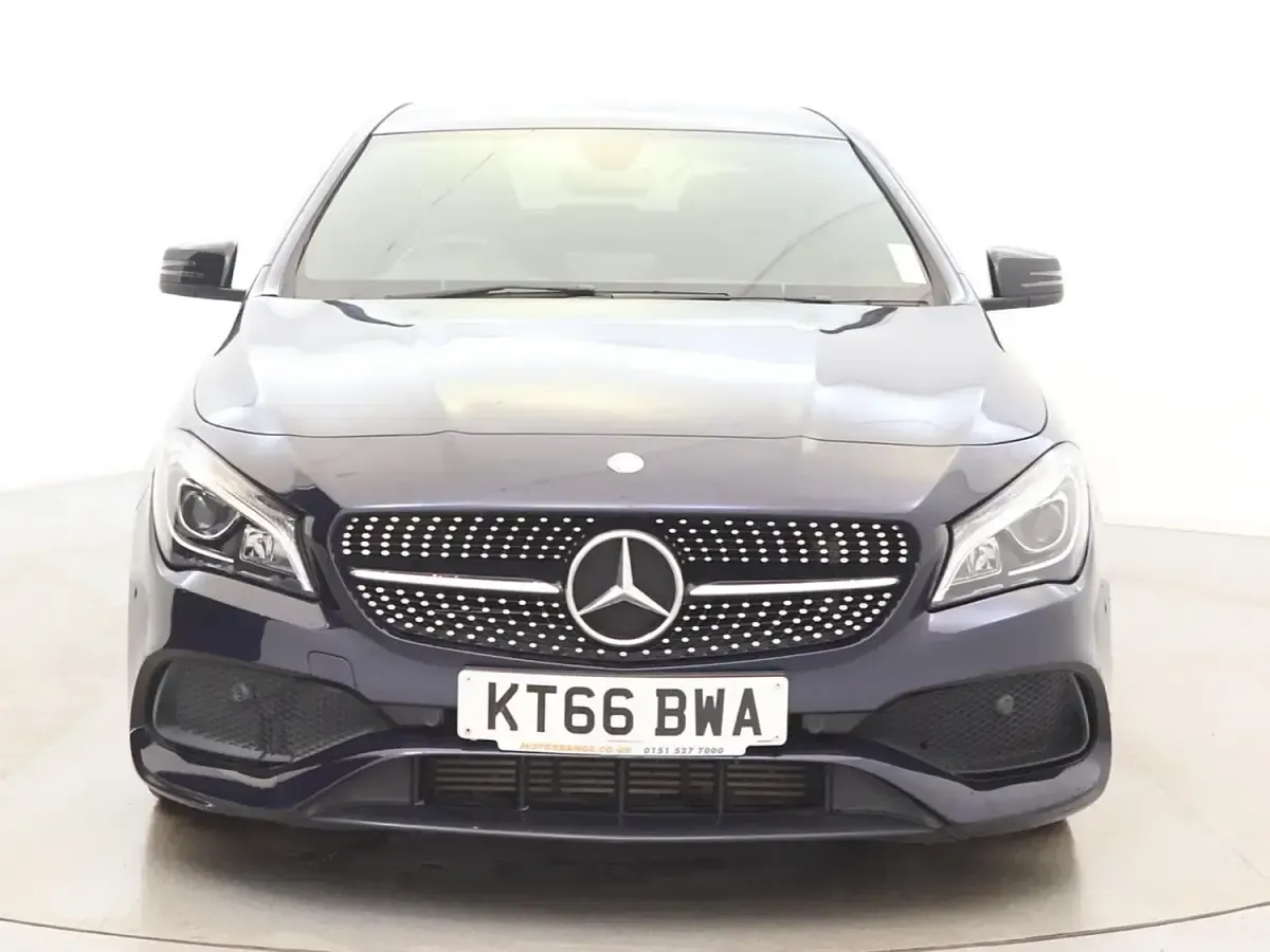 Usado Mercedes CLA200 AMG line 136 HP (100 kW) 2016 Azul Sedan
