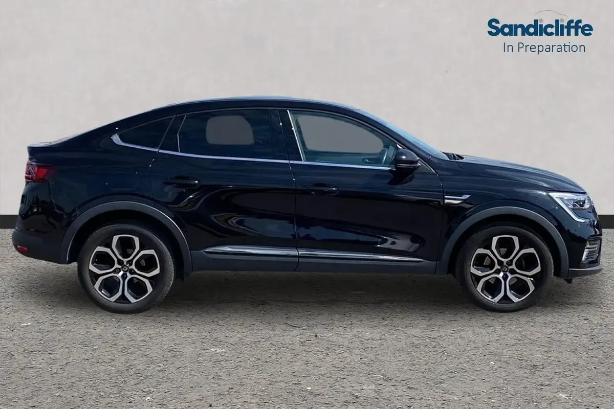 Begagnad Renault Arkana 150 HK (110 kW) 2023 Svart SUV
