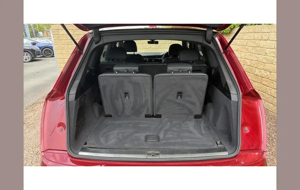 Used Audi Q7 S-Line 228 HP (167 kW) 2020 Red SUV