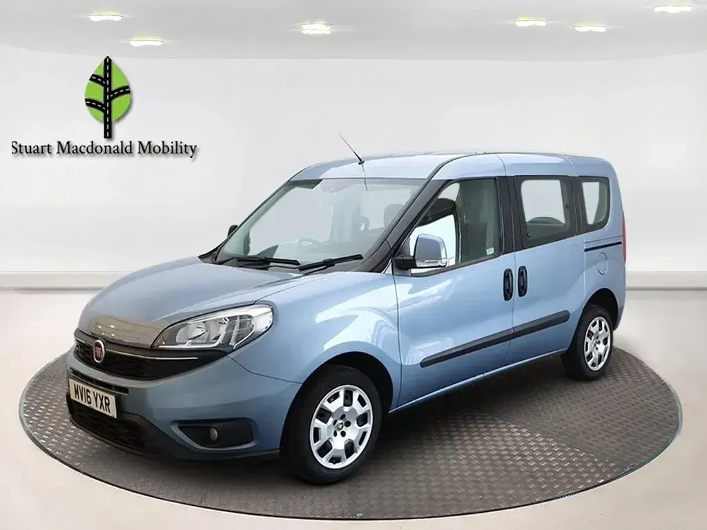 Used Fiat Doblò Easy 95 HP (69 kW) 2016 Blue MPV