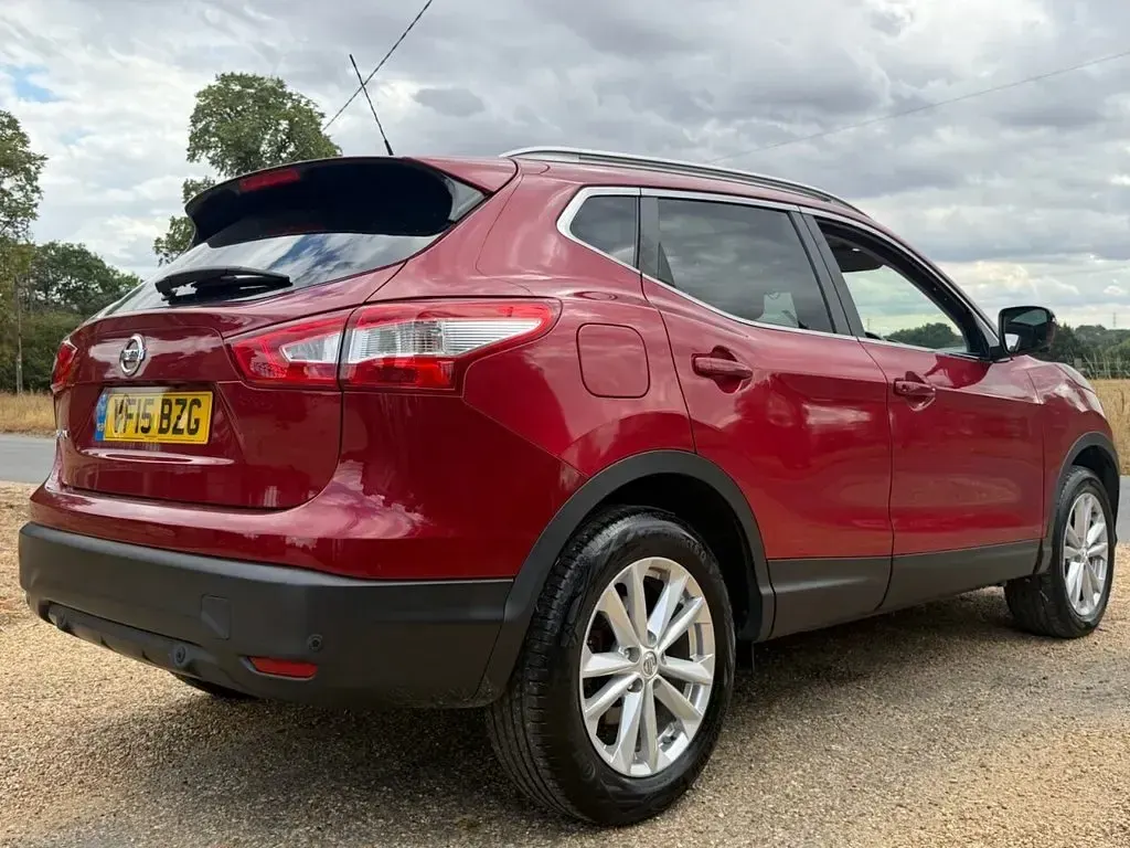 Used Nissan Qashqai S 163 HP (119 kW) 2015 Red SUV