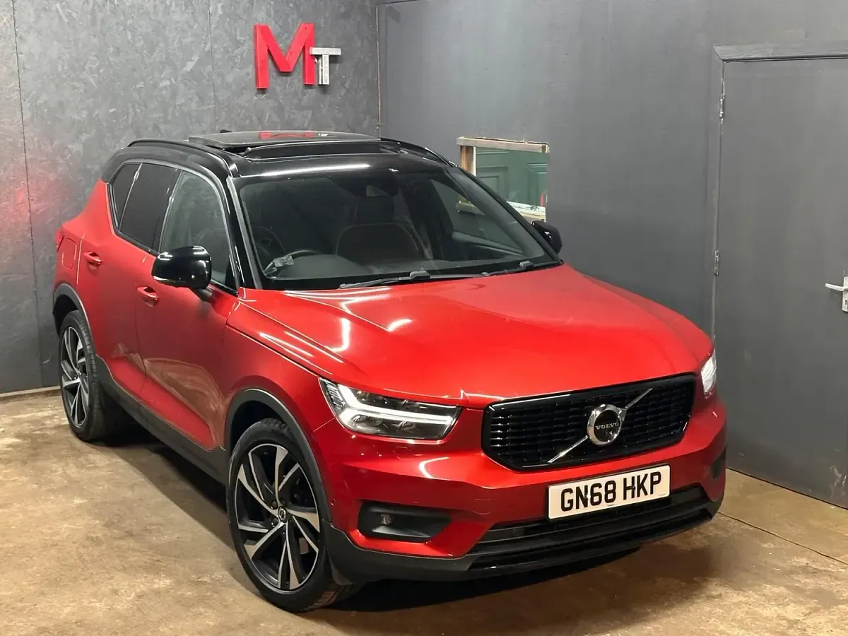 Used Volvo XC40 2018 Red SUV
