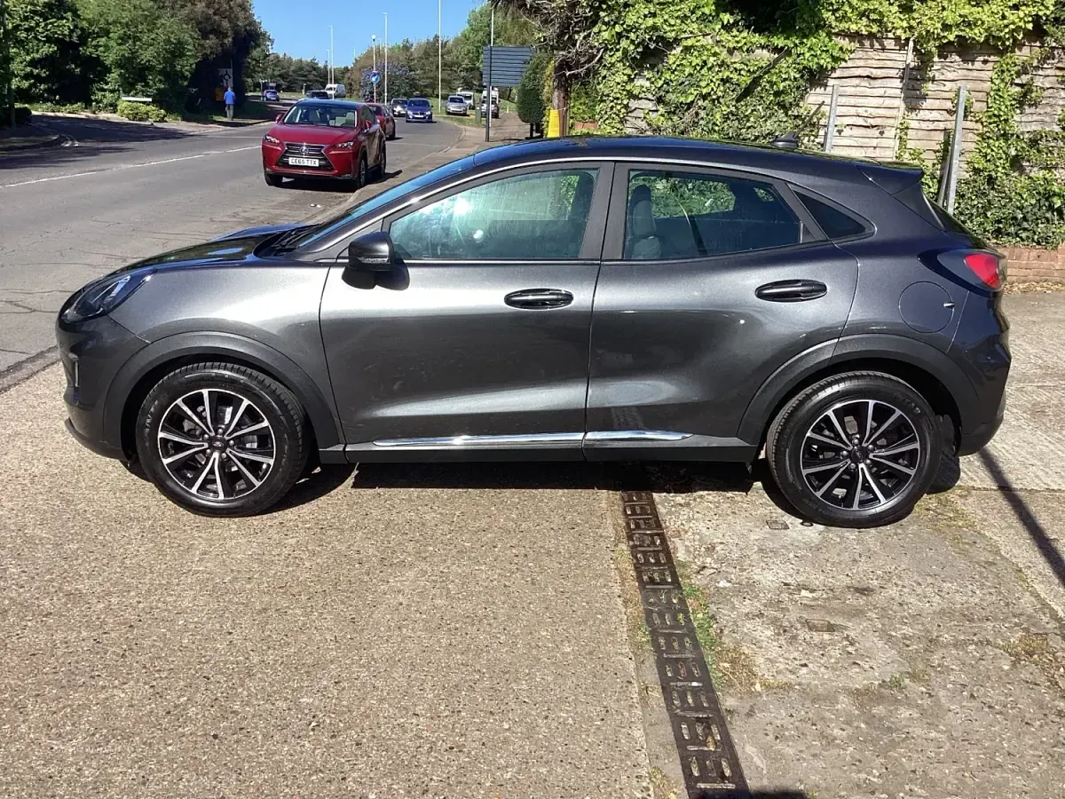 Begagnad Ford Puma Titanium 125 HK (91 kW) 2021 Grå SUV